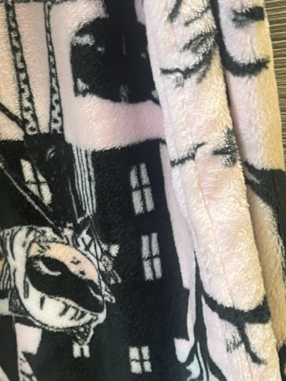Cynthia Rowley Halloween 50” x 60” Fuzzy Throw Blanket Kids Haunted House NWT